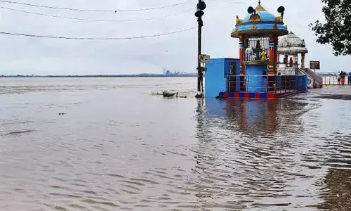 Godavari Floods: భద్రాచలం వద్ద రెండో ప్రమాద హెచ్చరిక.. పెరుగుతున్న గోదావరి నీటిమట్టం