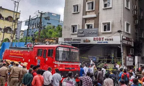Secunderabad : రూబీ హోటల్ అగ్ని ప్రమాదం దర్యాప్తు వేగవంతం.. రంగంలోకి కేంద్ర రవాణా శాఖ.. Secunderabad : రూబీ హోటల్ అగ్ని ప్రమాదం దర్యాప్తు వేగవంతం.. రంగంలోకి కేంద్ర రవాణా శాఖ..