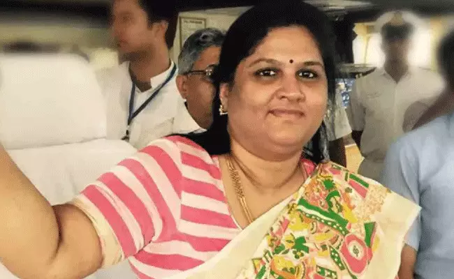 Kothapalli Geetha Arrest : మనీలాండరింగ్ కేసులో అరకు మాజీ ఎంపీ అరెస్ట్.. Kothapalli Geetha Arrest : మనీలాండరింగ్ కేసులో అరకు మాజీ ఎంపీ అరెస్ట్..