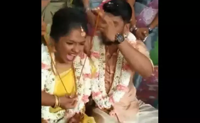 Video Viral: ఇష్టమైన వ్యక్తితో జీవితం.. పెళ్లి మండపంలో వధువు ఆనందం.. Video Viral: ఇష్టమైన వ్యక్తితో జీవితం.. పెళ్లి మండపంలో వధువు ఆనందం..