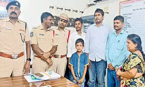 Hyderabad : ఎనిమిదేళ్ల కొడుకుని రైలెక్కించి.. పెద్దయ్యాక తిరిగిరమ్మన్న తల్లి..