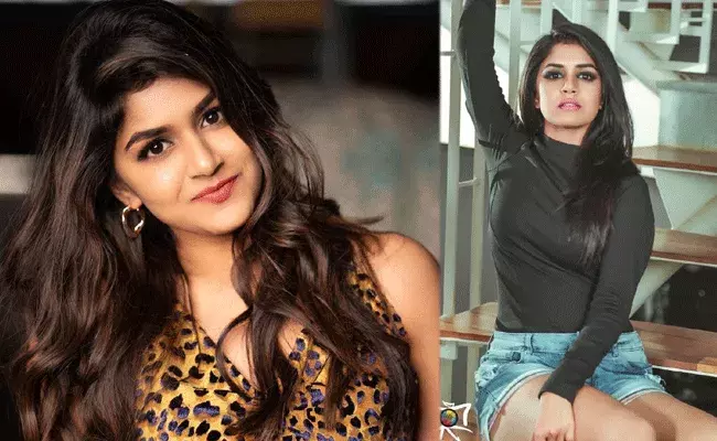 Sanjanaa Anand : అందమైన మత్తులో ముంచేస్తోన్న సంజనా ఆనంద్..