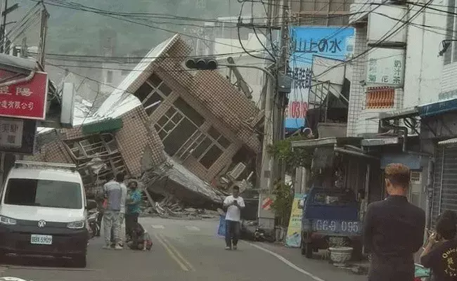 Taiwan Earthquake : తైవాన్లో భారీ భూకంపం.. కుప్ప కూలిన భవనాలు.. Taiwan Earthquake : తైవాన్లో భారీ భూకంపం.. కుప్ప కూలిన భవనాలు..