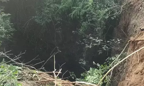 Siddipet : అదుపు తప్పి బావిలో పడ్డ కారు..