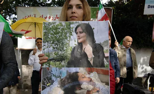 Iran : ఇరాన్లో హిజాబ్కు వ్యతిరేకంగా నిరసనలు.. Iran : ఇరాన్లో హిజాబ్కు వ్యతిరేకంగా నిరసనలు..