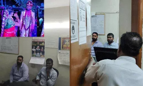 Ranga Reddy : లంచం తీసుకుంటూ ఏసీబీకి చిక్కిన బుల్లెట్ బండి సాంగ్ పెళ్లికొడుకు.. Ranga Reddy : లంచం తీసుకుంటూ ఏసీబీకి చిక్కిన బుల్లెట్ బండి సాంగ్ పెళ్లికొడుకు..