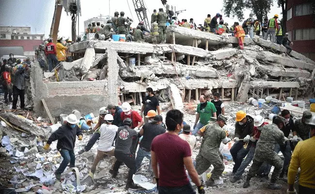 Mexico Earthquake : మెక్సికోలో భారీ భూకంపం.. 20 సెకన్ల పాటు కంపించిన భూమి..