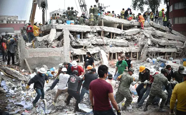 Mexico Earthquake : మెక్సికోలో భారీ భూకంపం.. 20 సెకన్ల పాటు కంపించిన భూమి.. Mexico Earthquake : మెక్సికోలో భారీ భూకంపం.. 20 సెకన్ల పాటు కంపించిన భూమి..