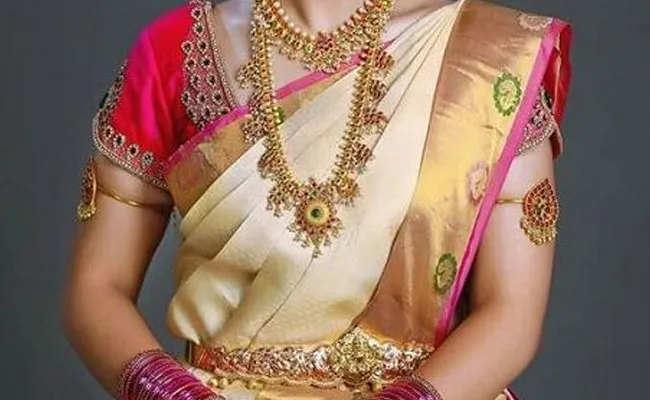 Gold and Silver Rates Today : పసిడి ప్రియులకు శుభవార్త.. బంగారం, వెండి ధరలు తగ్గాయి.. Gold and Silver Rates Today : పసిడి ప్రియులకు శుభవార్త.. బంగారం, వెండి ధరలు తగ్గాయి..