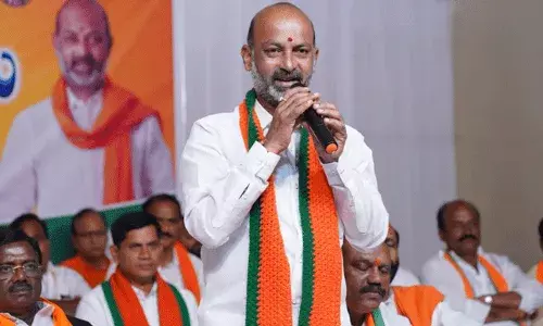 Bandi Sanjay : ఓల్డ్ సిటీలో జాతీయ జెండాను గల్లీ గల్లీలో తిప్పిన ఘనత బీజేపీది.. Bandi Sanjay : ఓల్డ్ సిటీలో జాతీయ జెండాను గల్లీ గల్లీలో తిప్పిన ఘనత బీజేపీది..