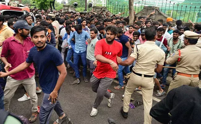 Hyderabad Cricket : హైదరాబాద్లో క్రికెట్ ఫీవర్.... Hyderabad Cricket : హైదరాబాద్లో క్రికెట్ ఫీవర్....