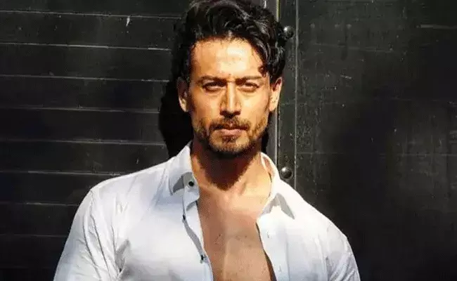Tiger Shroff : టైగర్ ష్రాఫ్ పోస్ట్ చూసి షాక్ అవుతున్న నెటిజన్లు.. Tiger Shroff : టైగర్ ష్రాఫ్ పోస్ట్ చూసి షాక్ అవుతున్న నెటిజన్లు..