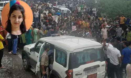 Ankita Bhandari : దోషులను కఠినంగా శిక్షించాలని వేలాదిగా తరలివచ్చిన ప్రజలు.. Ankita Bhandari : దోషులను కఠినంగా శిక్షించాలని వేలాదిగా తరలివచ్చిన ప్రజలు..