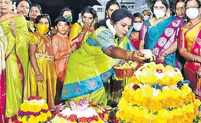 Rajbhavan : రాజ్భవన్లో ఘనంగా బతుకమ్మ వేడుకలు.. Rajbhavan : రాజ్భవన్లో ఘనంగా బతుకమ్మ వేడుకలు..