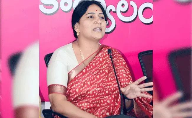 Malothu Kavitha : తెలంగాణకు టూరిస్ట్ల లాగా వస్తున్నారు తప్ప.. పైసా ప్రయోజనం లేదు : ఎంపీ మాలోతు కవిత Malothu Kavitha : తెలంగాణకు టూరిస్ట్ల లాగా వస్తున్నారు తప్ప.. పైసా ప్రయోజనం లేదు : ఎంపీ మాలోతు కవిత