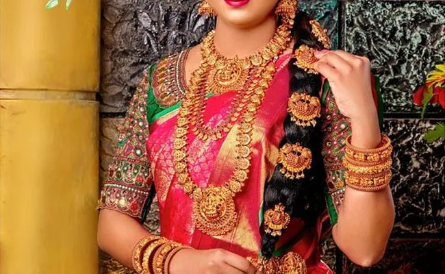 Gold and Silver Rates Today : నిలకడగా బంగారం, తగ్గిన వెండి ధరలు.. Gold and Silver Rates Today : నిలకడగా బంగారం, తగ్గిన వెండి ధరలు..
