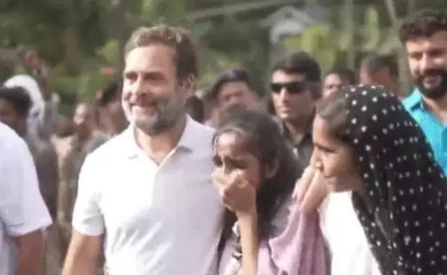 Bharat Jodo Yatra : భారత్ జోడో యాత్రలో కన్నీళ్లు పెట్టుకున్న యువతి..