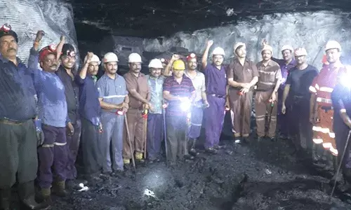 KCR : సింగరేణి కార్మికులకు సీఎం కేసీఆర్ దసరా కానుక.. KCR : సింగరేణి కార్మికులకు సీఎం కేసీఆర్ దసరా కానుక..