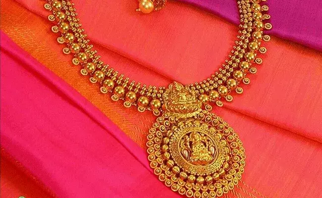 Gold and Silver Rates Today : పెరిగిన బంగారం, తగ్గిన వెండి ధరలు.. Gold and Silver Rates Today : పెరిగిన బంగారం, తగ్గిన వెండి ధరలు..