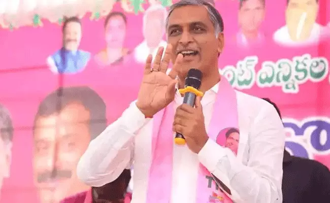 Harish Rao : ఏపీ ప్రభుత్వం టీచర్లపై కేసులు పెడితే.. తెలంగాణ ప్రభుత్వం 73 శాతం ఫిట్మెంట్ ఇచ్చి గౌరవించింది : హరీష్ రావు Harish Rao : ఏపీ ప్రభుత్వం టీచర్లపై కేసులు పెడితే.. తెలంగాణ ప్రభుత్వం 73 శాతం ఫిట్మెంట్ ఇచ్చి గౌరవించింది : హరీష్ రావు