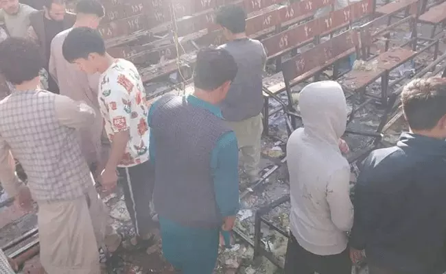 Kabul Suicide Bomber : విద్యార్ధులు పరీక్ష రాస్తుండగా.. దూసుకెళ్లిన సూసైడ్ బాంబర్.. 100 మంది చిన్నారులు మృతి.. Kabul Suicide Bomber : విద్యార్ధులు పరీక్ష రాస్తుండగా.. దూసుకెళ్లిన సూసైడ్ బాంబర్.. 100 మంది చిన్నారులు మృతి..