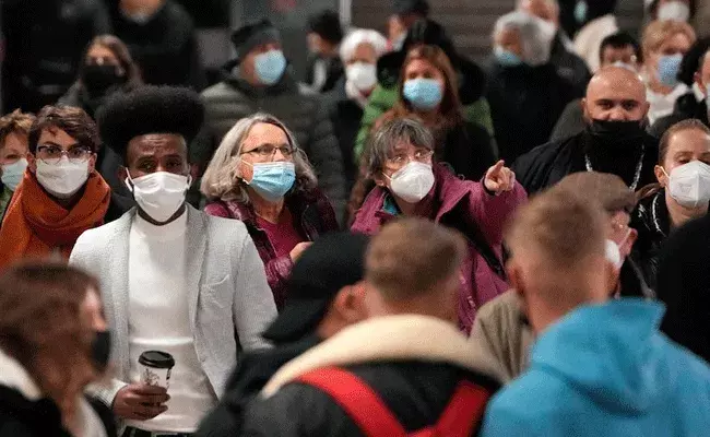 Germany : జర్మనీలో తీవ్రమవుతోన్న కరోనా.. ఒక్క రోజులోనే లక్ష కేసులు నమోదు.. Germany : జర్మనీలో తీవ్రమవుతోన్న కరోనా.. ఒక్క రోజులోనే లక్ష కేసులు నమోదు..