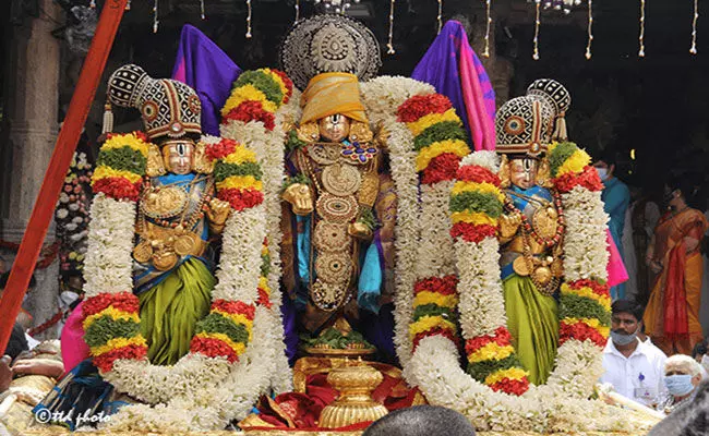 Srivari Brahmotsavam: ఘనంగా తిరుమల శ్రీవారి సాలకట్ల బ్రహ్మోత్సవాలు.. Srivari Brahmotsavam: ఘనంగా తిరుమల శ్రీవారి సాలకట్ల బ్రహ్మోత్సవాలు..
