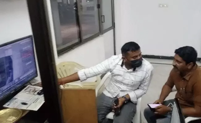 Chintakaayala Vijay : మరోసారి విజయ్ ఇంటికి ఏపీ సీఐడీ అధికారులు.. Chintakaayala Vijay : మరోసారి విజయ్ ఇంటికి ఏపీ సీఐడీ అధికారులు..