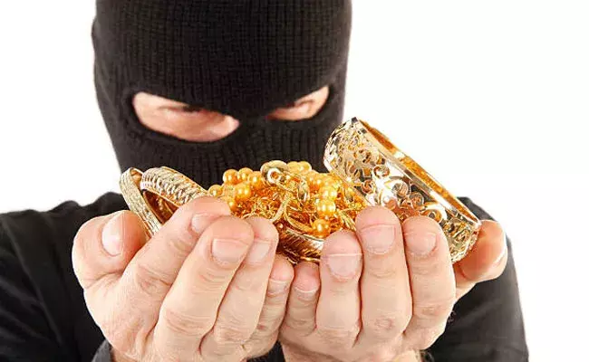 Robbery: హైదరాబాద్‌లోని స్టార్ హోటల్‌లో భారీ చోరీ..