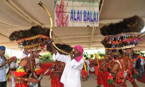 Alai Balai : ఈనెల ఆరున అలయ్-బలయ్.. అన్ని పార్టీల నేతలు హాజరు.. Alai Balai : ఈనెల ఆరున అలయ్-బలయ్.. అన్ని పార్టీల నేతలు హాజరు..