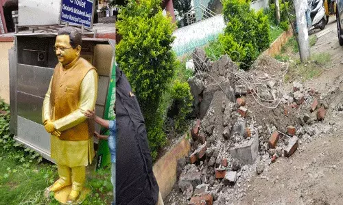 Guntur : గుంటూరులో ఎస్పీ బాలసుబ్రహ్మణ్యం విగ్రహానికి అవమానం.. Guntur : గుంటూరులో ఎస్పీ బాలసుబ్రహ్మణ్యం విగ్రహానికి అవమానం..