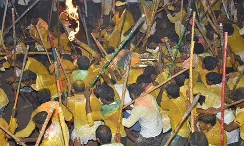 Devaragattu : దేవరగట్టులో కర్రల సమరానికి అంతా రెడీ.. Devaragattu : దేవరగట్టులో కర్రల సమరానికి అంతా రెడీ..