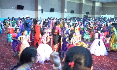 Ajman : అజ్మాన్లో ఘనంగా బతుకమ్మ సంబరాలు.. Ajman : అజ్మాన్లో ఘనంగా బతుకమ్మ సంబరాలు..