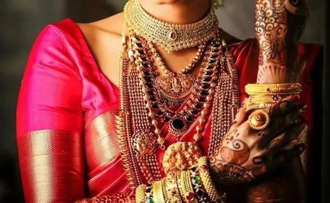 Gold and Silver Rates Today : పెరిగిన బంగారం, తగ్గిన వెండి ధరలు.. ఈ రోజు మార్కెట్లో ఈ విధంగా..