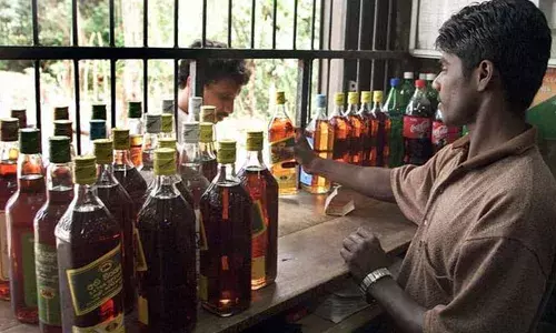 Liquor Sales : ఎక్సైజ్ శాఖకు కిక్కిచ్చిన దసరా.. ఖజానాకు కొత్త కళ.. Liquor Sales : ఎక్సైజ్ శాఖకు కిక్కిచ్చిన దసరా.. ఖజానాకు కొత్త కళ..