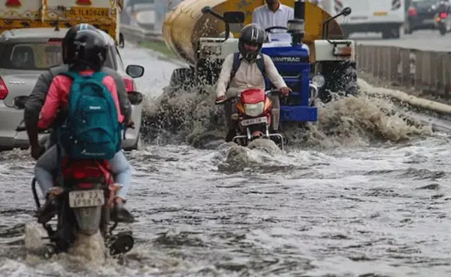 Delhi Rains : ఢిల్లీలో కుండపోత వర్షాలు.. చెరువులను తలపిస్తున్న రోడ్లు..