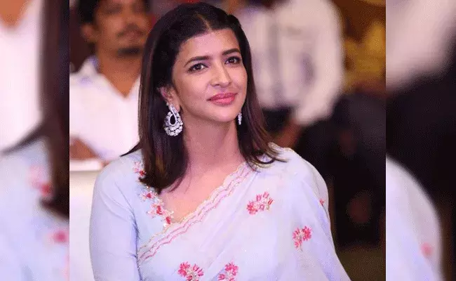 Manchu Lakshmi : ఎవరి బతుకు వాళ్లని బతకనివ్వండి : మంచు లక్ష్మి Manchu Lakshmi : ఎవరి బతుకు వాళ్లని బతకనివ్వండి : మంచు లక్ష్మి