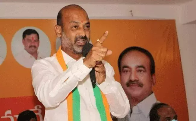 Bandi Sanjay : కేసీఆర్‌ నల్లపిల్లితో ఫాంహౌజ్‌లో తాంత్రిక పూజలు చేస్తారు : బండి సంజయ్