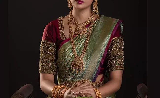 Gold and Silver Rates Today : తగ్గిన బంగారం, వెండి ధరలు.. ఈ రోజు మార్కెట్లో ఈ విధంగా.. Gold and Silver Rates Today : తగ్గిన బంగారం, వెండి ధరలు.. ఈ రోజు మార్కెట్లో ఈ విధంగా..