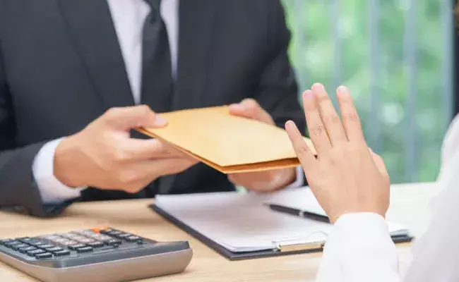 Top IT Companies : ఫ్రెషర్లకు షాకిస్తున్న ప్రముఖ సాప్ట్వేర్ కంపెనీలు.. Top IT Companies : ఫ్రెషర్లకు షాకిస్తున్న ప్రముఖ సాప్ట్వేర్ కంపెనీలు..