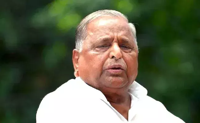 Mulayams funeral: ములాయం అంత్యక్రియలకు ప్రముఖులు హాజరు..