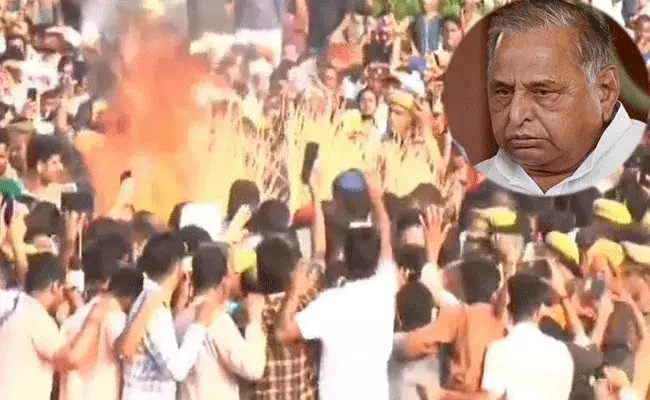 Mulayam Singh Yadav : ముగిసిన ములాయం అంత్యక్రియలు.. Mulayam Singh Yadav : ముగిసిన ములాయం అంత్యక్రియలు..
