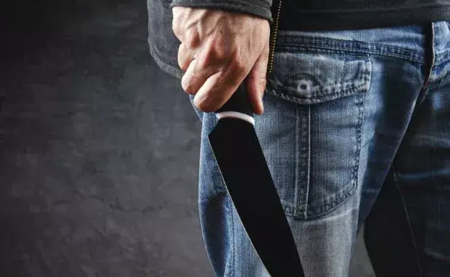 Crime News: హైదరాబాద్లో తండ్రికొడుకుల దారుణ హత్య.. Crime News: హైదరాబాద్లో తండ్రికొడుకుల దారుణ హత్య..