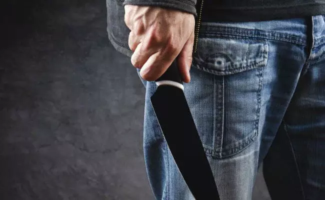 Crime News: హైదరాబాద్లో తండ్రికొడుకుల దారుణ హత్య.. Crime News: హైదరాబాద్లో తండ్రికొడుకుల దారుణ హత్య..