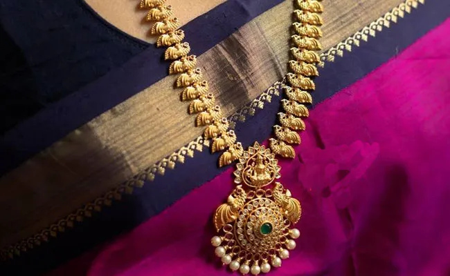 Gold and Silver Rates Today : పెరిగిన బంగారం, వెండి ధరలు.. ఈ రోజు మార్కెట్లో ఈ విధంగా.. Gold and Silver Rates Today : పెరిగిన బంగారం, వెండి ధరలు.. ఈ రోజు మార్కెట్లో ఈ విధంగా..