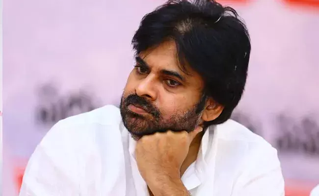 Pawan Kalyan: విశాఖలో హైటెన్షన్.. పవన్ బస చేసిన హోటల్ వద్ద భారీగా పోలీసులు Pawan Kalyan: విశాఖలో హైటెన్షన్.. పవన్ బస చేసిన హోటల్ వద్ద భారీగా పోలీసులు