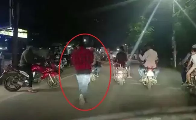 Shocking: దారుణం.. అప్పు రూ.1500లు తీర్చలేదని.. యువకుడిని బండికి కట్టి..