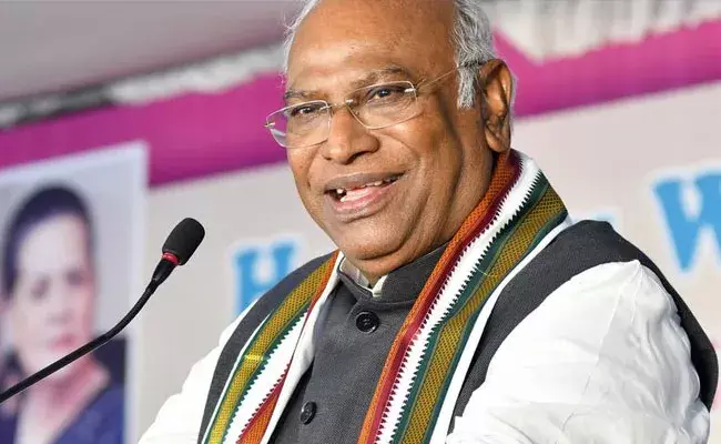Mallikarjun Kharge: ఖర్గే చేతికి కాంగ్రెస్ పగ్గాలు.. భారీ మెజారిటీతో విజయం..