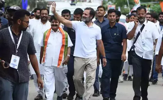 Bharat Jodo Yatra: 42వ రోజుకు చేరుకున్న రాహుల్ పాదయాత్ర .. Bharat Jodo Yatra: 42వ రోజుకు చేరుకున్న రాహుల్ పాదయాత్ర ..