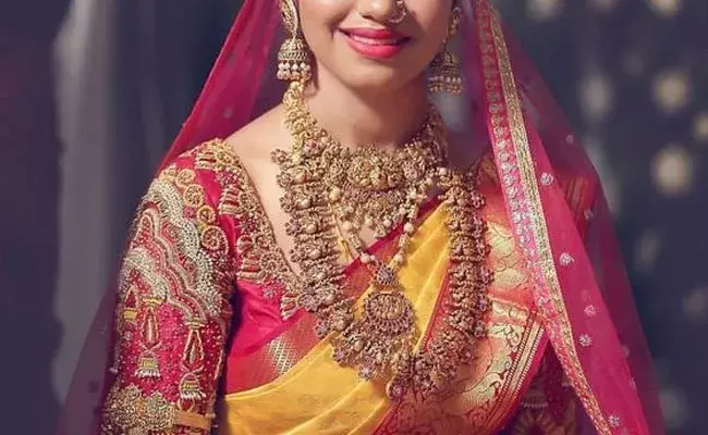 Gold and Silver Rates Today : తగ్గిన బంగారం, నిలకడగా ఉన్న వెండి ధరలు.. ఈ రోజు మార్కెట్లో ఈ విధంగా.. Gold and Silver Rates Today : తగ్గిన బంగారం, నిలకడగా ఉన్న వెండి ధరలు.. ఈ రోజు మార్కెట్లో ఈ విధంగా..